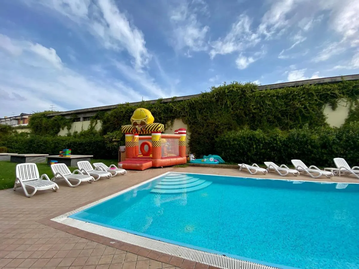 Ferretti Residence Garda Palace Peschiera del Garda 4*,  Itália