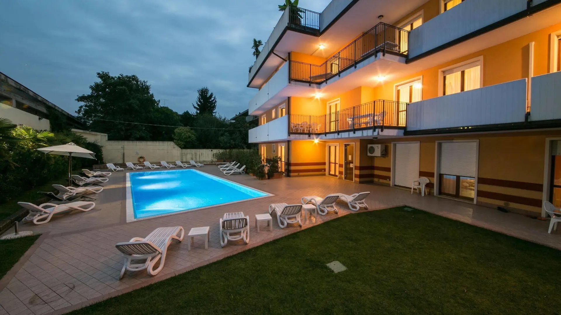 **** Apartmanhotel Ferretti Residence Garda Palace Peschiera del Garda Olaszország