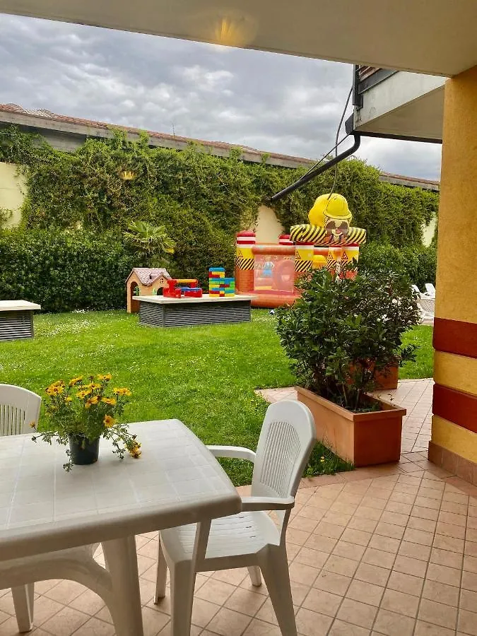 Ferretti Residence Garda Palace Peschiera del Garda 4*,